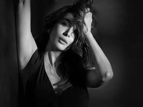 Staggering Poses Of Malaika Arora In Black